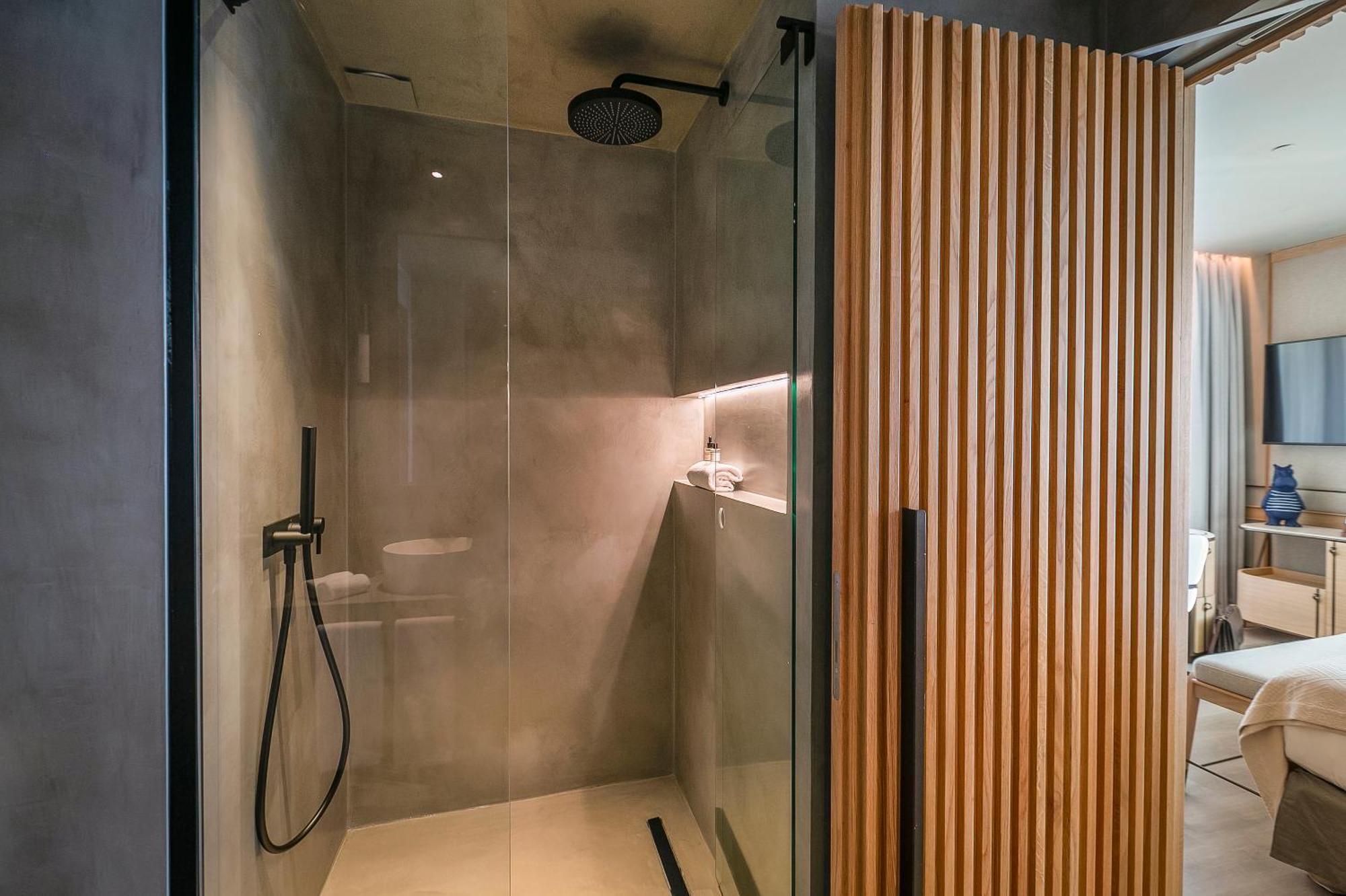 Only YOU Hotel Málaga Exterior foto A shower with a rain shower head